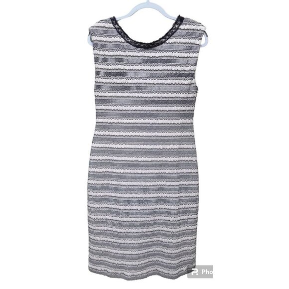 Rabbit Rabbit Rabbit Designs V-Neck Ruffle Dress Size 10 - Picture 8 of 10